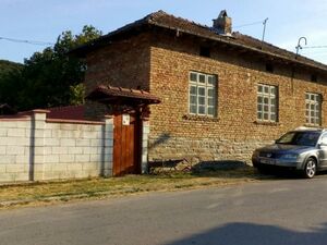  Big 2-Storey House, outbuildings, large yard 1900m2, extra: