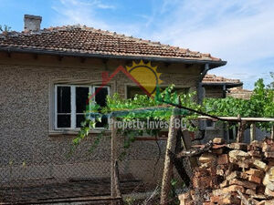 One-Storey well preserved house, 7 Km from beaches, 1300m2 Y