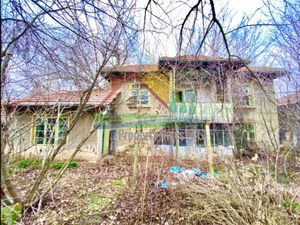  Rural 2 storey house with large Yard 1751m2, outbuildings, 