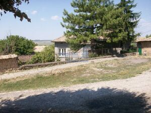 Bulgarian properties house in a lovely village not far to Da
