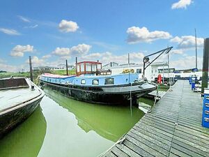 Residential Cruising Barge - Verandering  £95,000