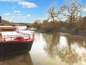 FREEHOLD RESIDENTIAL LONDON MOORING   £1,200,000