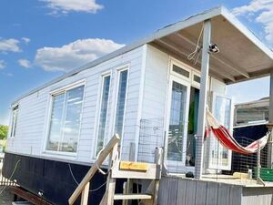 Unique Floating Home - Poundland  £85,000