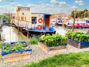 Oustanding Houseboat - Persevere1   £250,000