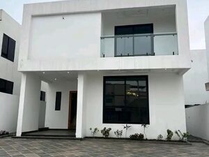 Exexutive 4bedroom house @ East airport)+233243321202