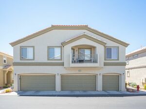 Immaculate Elegantly Upgraded Henderson Townhouse For Sale!