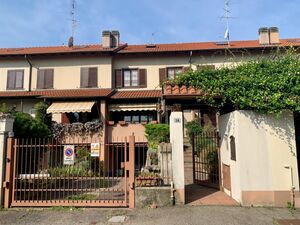 Beautiful Italian Town House with Garden Close to Milan City