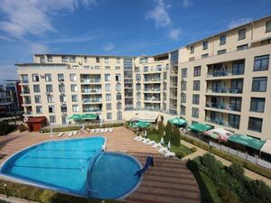 Pool view open plan 1 bed apartment in Rainbow 4