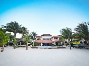 4BR 5BA Beach Front Residence, Puerto Aventuras