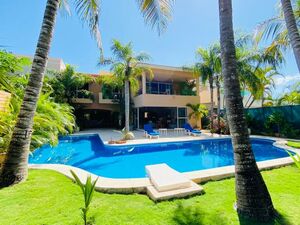 6 BR 6 BA luxurious House at the marina in Puerto Aventuras