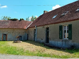  2 bedroom Detached House with Garden Outbuildings