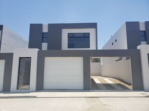 VENTA DE CASA NUEVA EN LA GLORIA, 4 HABITACIONES, PORTÓN.