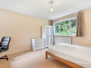 Oak Hill Grove: Perfect Student Accommodation in London