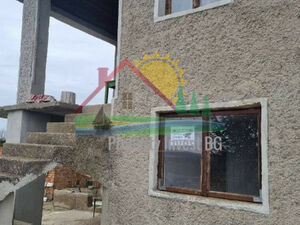 2-storey sound house, outbuildings, garage, asphalt street, 