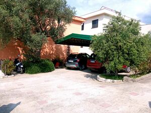 I am selling a house in Bar-Bjelisi