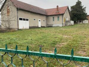 I am selling two houses in Vrbovno-Lazarevac