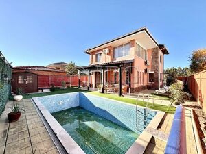 Luxury House with Yard, Pool & Garage in Gyulovtsa