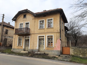 Country house with plot of land in proximity to small river