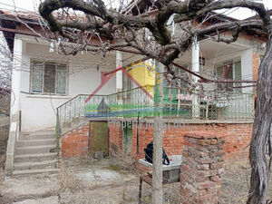 1-Storey house 110m2, summer kitchen, Garage, In Yambol