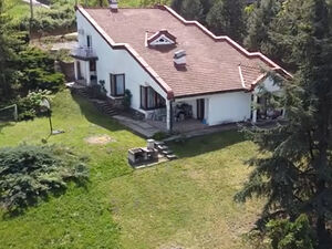 Family villa in Popovica with a view of Novi Sad with a larg