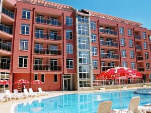 Compact 2-bedroom apartment with pool view, Rainbow 2