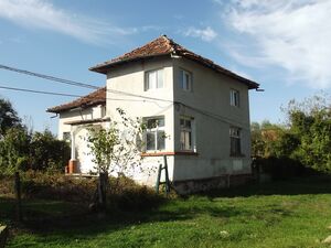 Country house with plot of land and good location Vratsa 