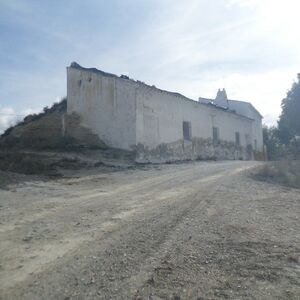 Cave house with land. JLBZCN02