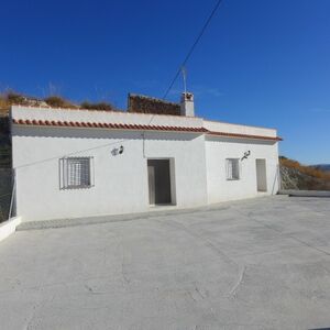 Cave house with the potential of 5 bedrooms. SAL052