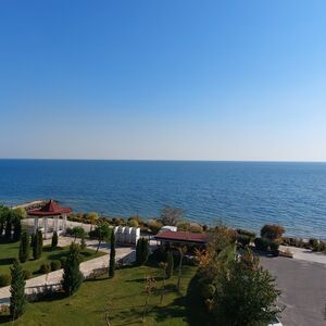 AMAZING SEA VIEW! TWO-BEDROOM APARTMENT ON THE FIRST LINE!