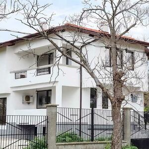 Big house with 3 bedrooms, 950 m2 land, garage, 25 km to Bur