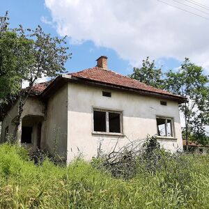 Old rural house with outbuildings and two big plots of regul