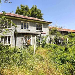 House with a garden in the village of Yantra