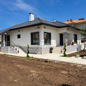 SOLD.Spacious renovated house in the town of Kavarna