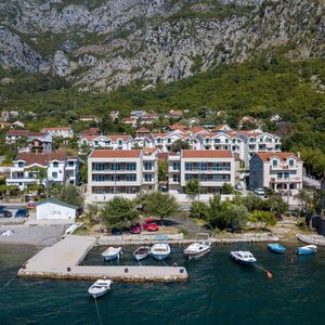 Apartment in Risno, first row to the sea