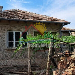One-Storey well preserved house, 7 Km from beaches, 1300m2 Y