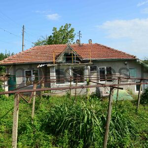 Part renovated property in Orlovets near Polski Trambesh
