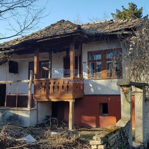 Another cheap Bulgarian house with nice views