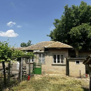 One-storey house for refurbishment, Varna district