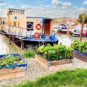 Oustanding Houseboat - Persevere1   £250,000