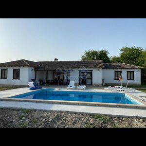  House with a pool in the village of Kalimantsi , Varna