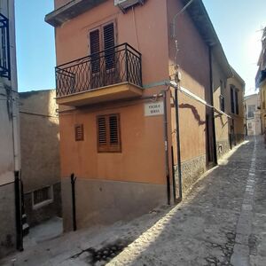 sh 817 town house, Caccamo, Sicily