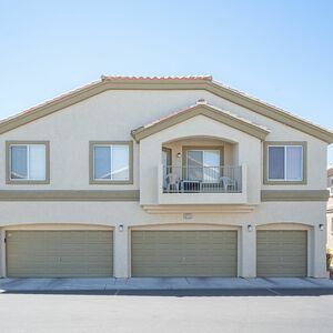 Immaculate Elegantly Upgraded Henderson Townhouse For Sale!