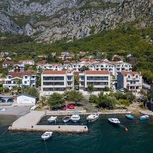 Apartment in Risno, first row to the sea