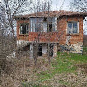 Massive two-story house 15 min from the town of Elhovo Pay M