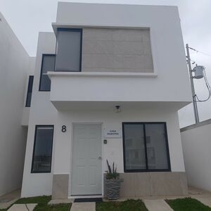 Venta de Casa en Residencial Los Sauces, 3 Recámaras.