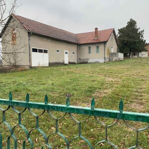 I am selling two houses in Vrbovno-Lazarevac