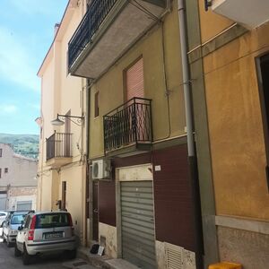 sh 806 town house, Caccamo, Sicily