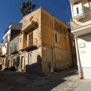 sh 826 town house, Cianciana, Sicily