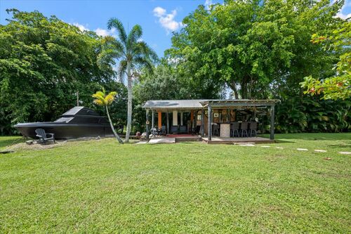 bar & band stand