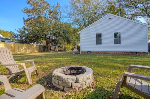 Quarter Acre Lot,Fire Pit